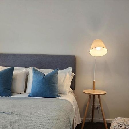 Cozy Retreat On Serene Street Hamilton Exteriér fotografie